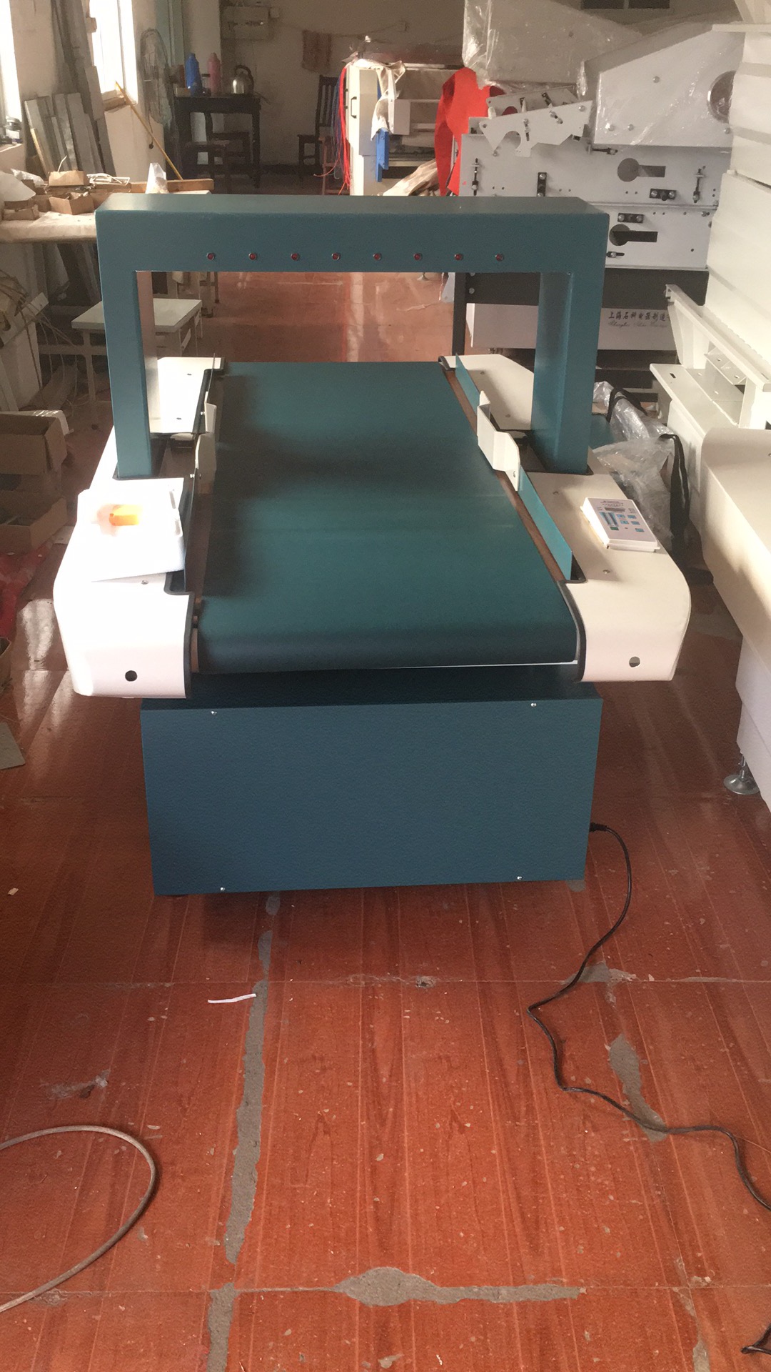 NEEDLE DETECTORS  MACHINE